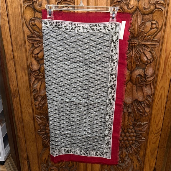 EUC Italian Scarf - Picture 1 of 2